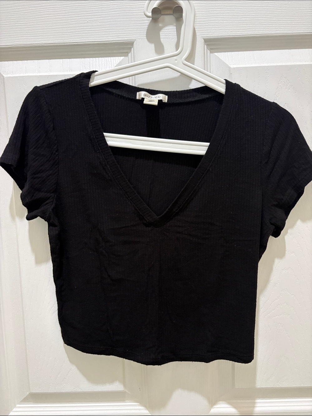 Bozzolo Black Ribbed V-Neck Cropped Top